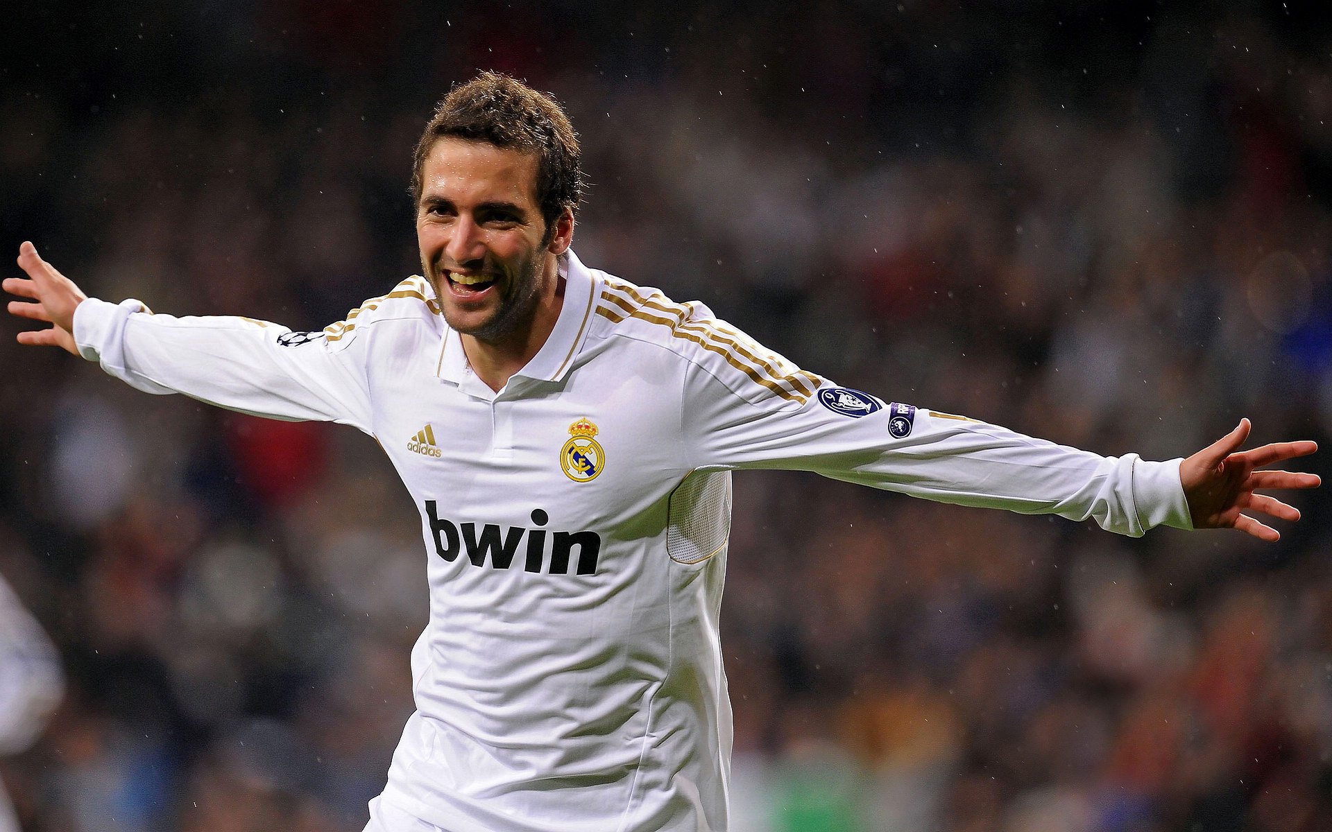 DWG不断突破！C罗连续二十场比赛得分超过最后时刻胜出比赛高潮迭起