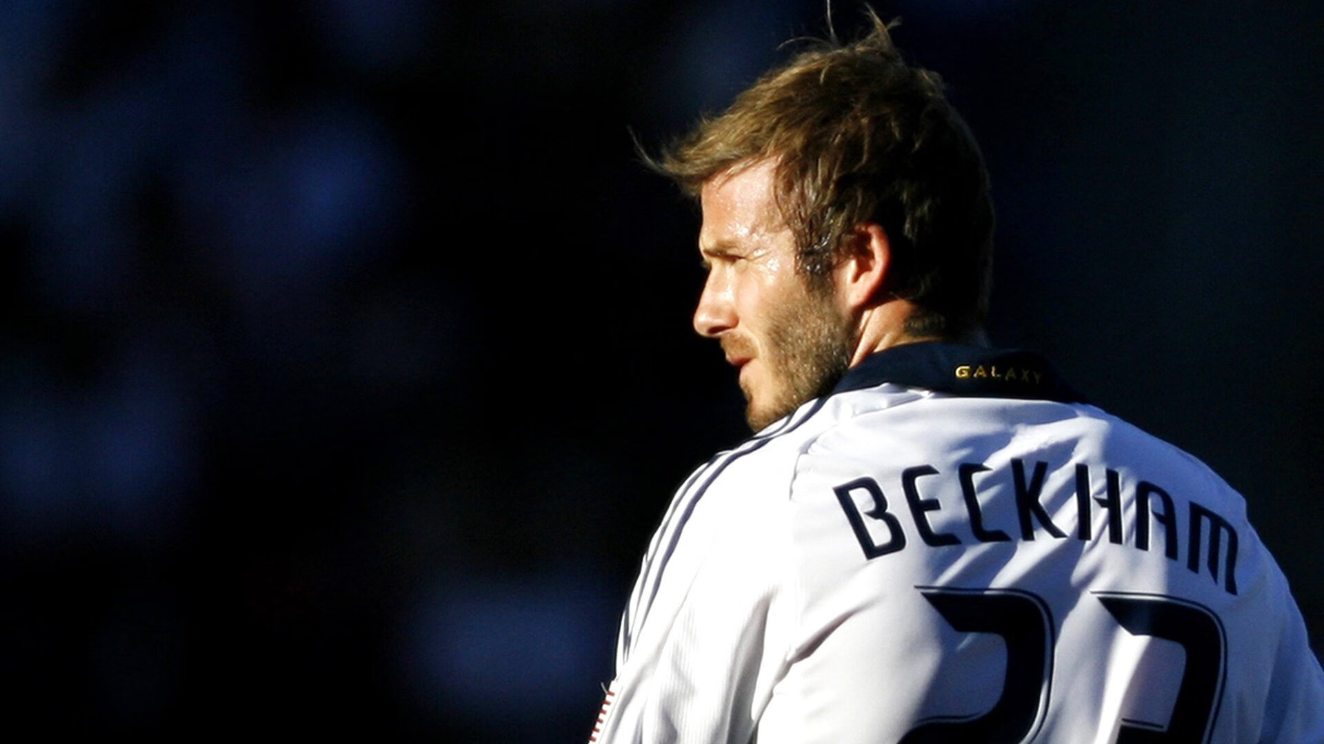 利雅得新月常规赛血战北京国安，维尼修斯砍下8记关键球，全场沸腾